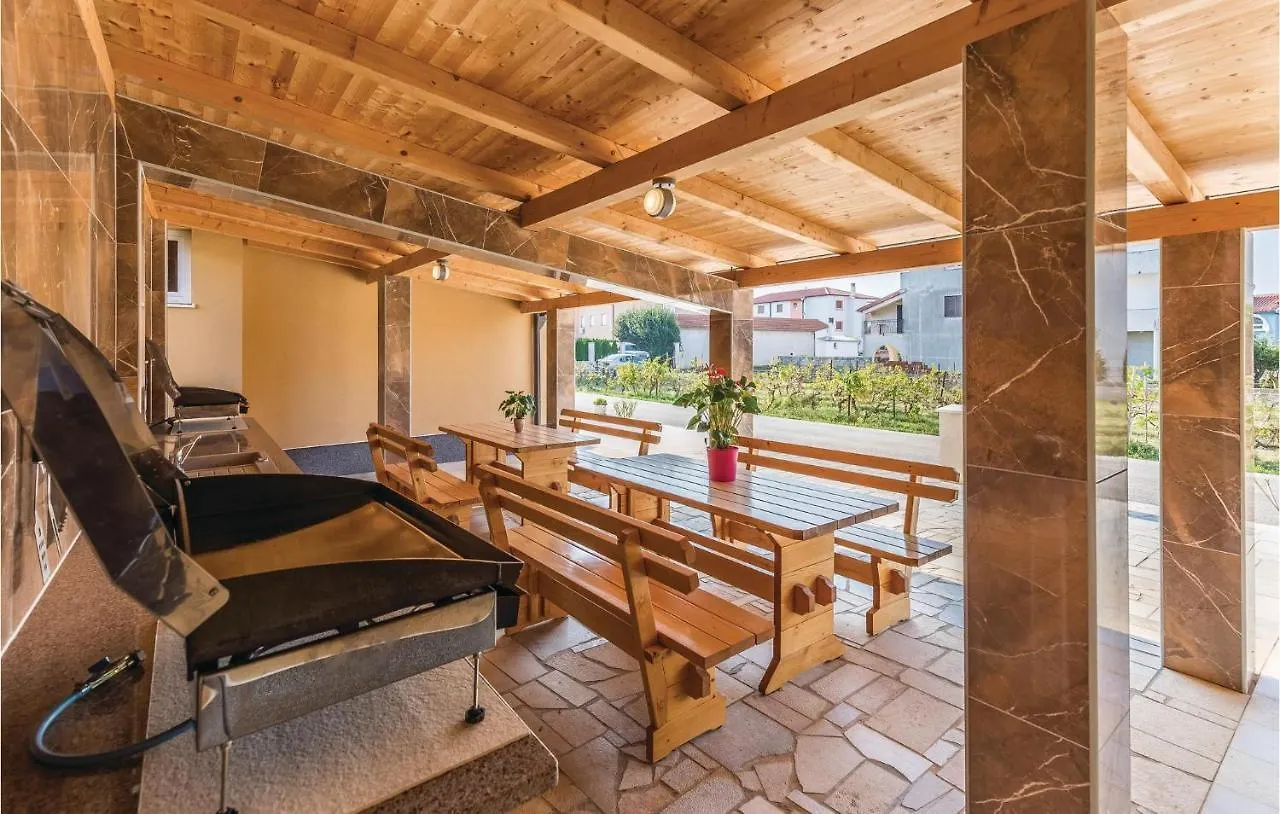 3 Bedroom Beautiful Apartment In Medulin Hırvatistan