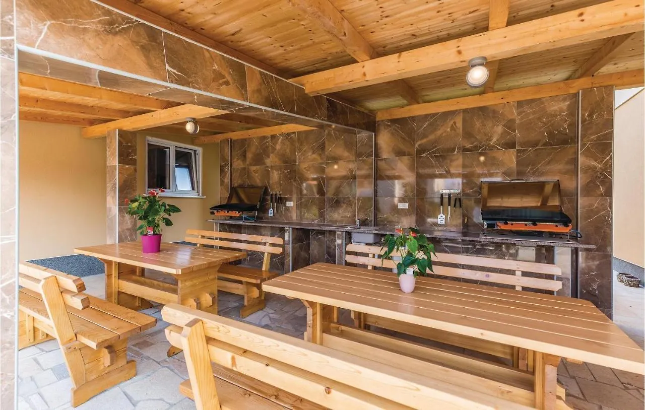 3 Bedroom Beautiful Apartment In Medulin