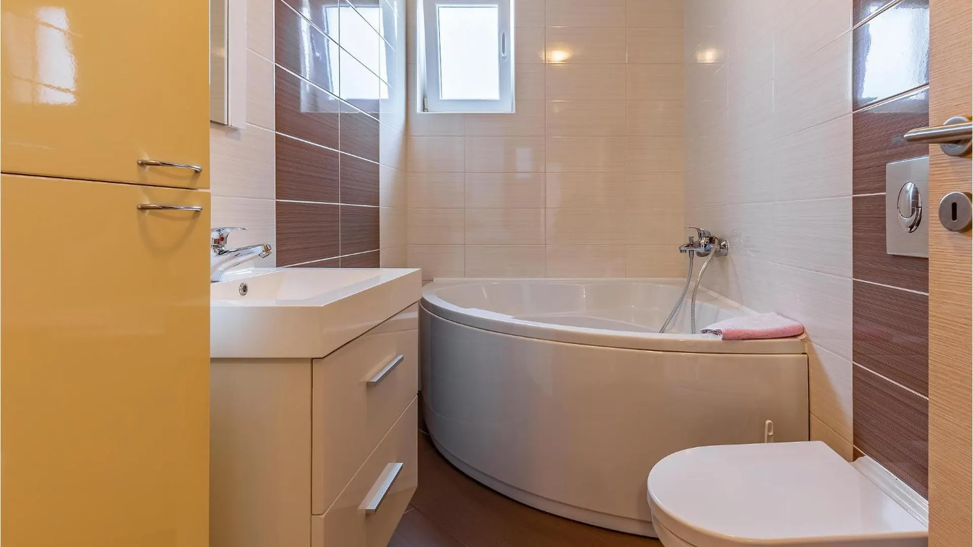 3 Bedroom Beautiful Apartment In Medulin
