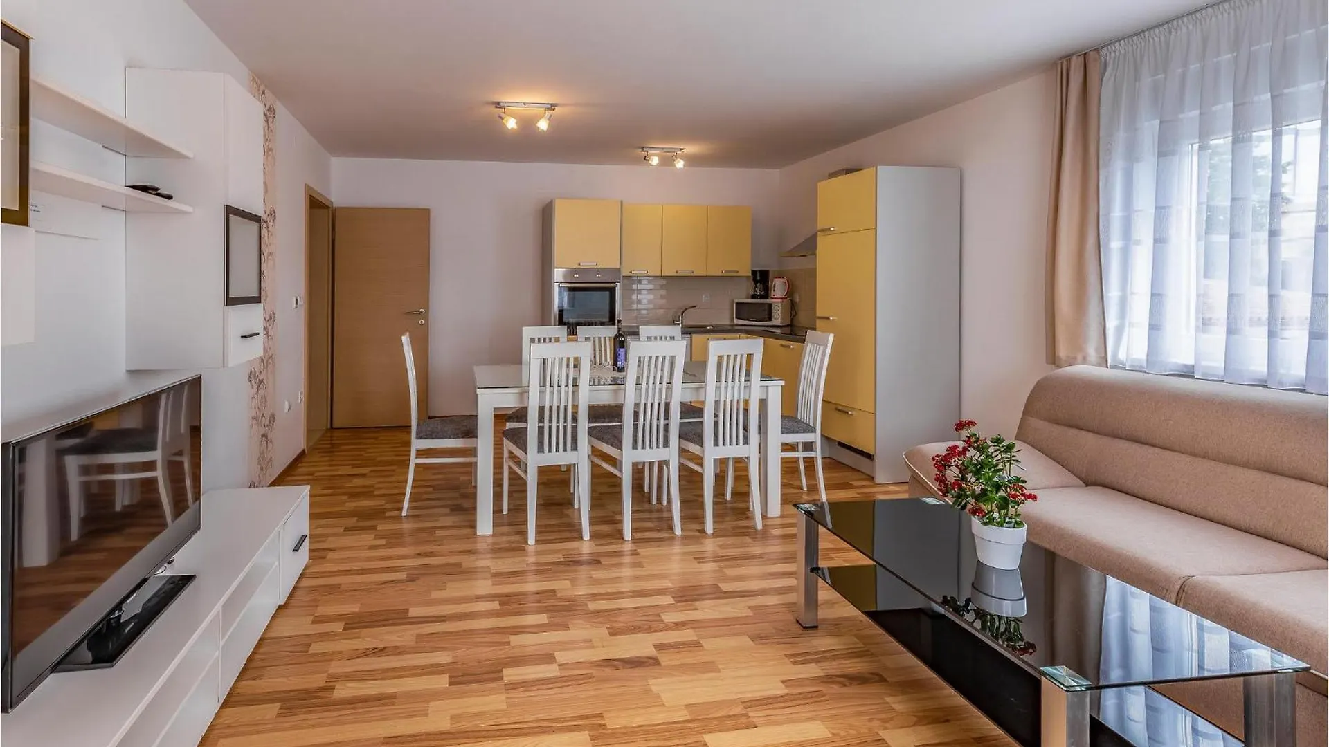 3 Bedroom Beautiful Apartment In Medulin