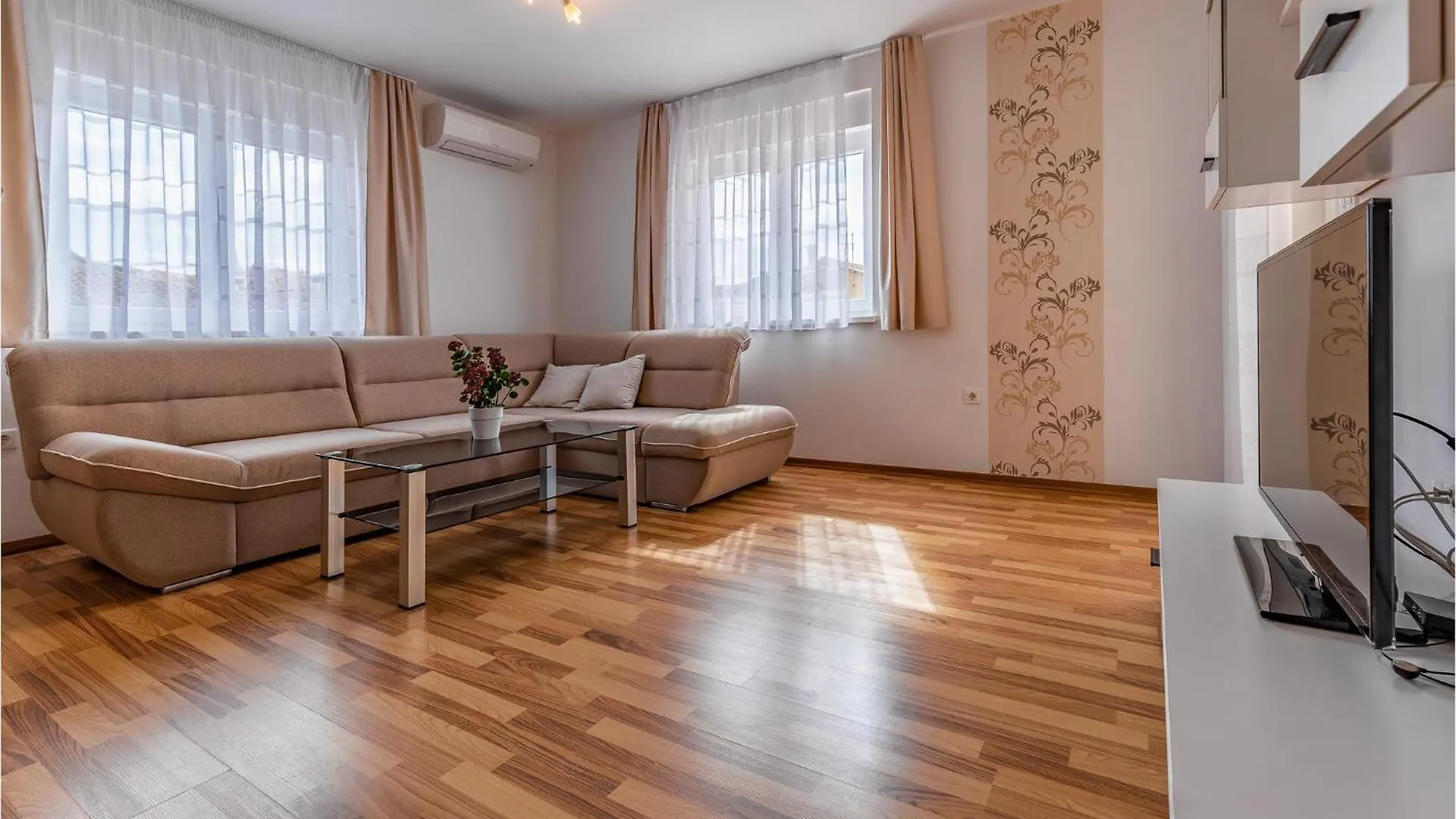 3 Bedroom Beautiful Apartment In Medulin