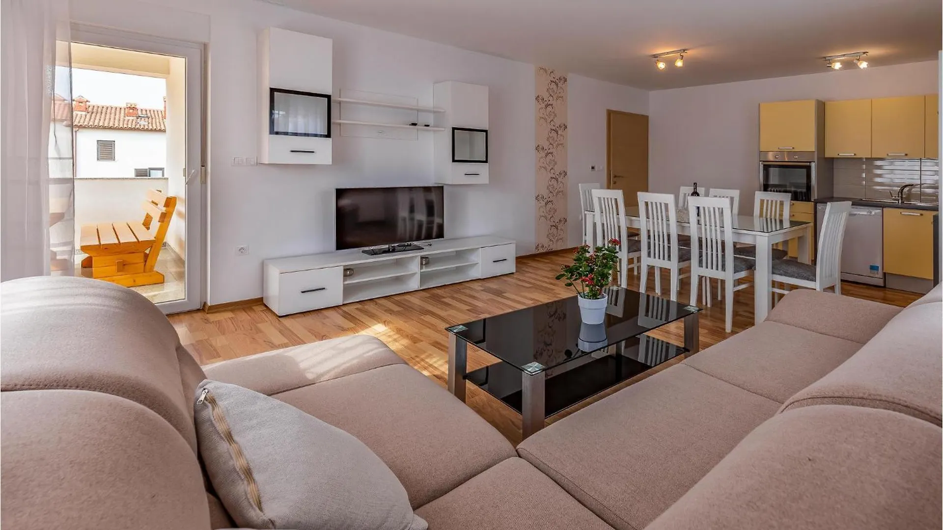3 Bedroom Beautiful Apartment In Medulin 0*,