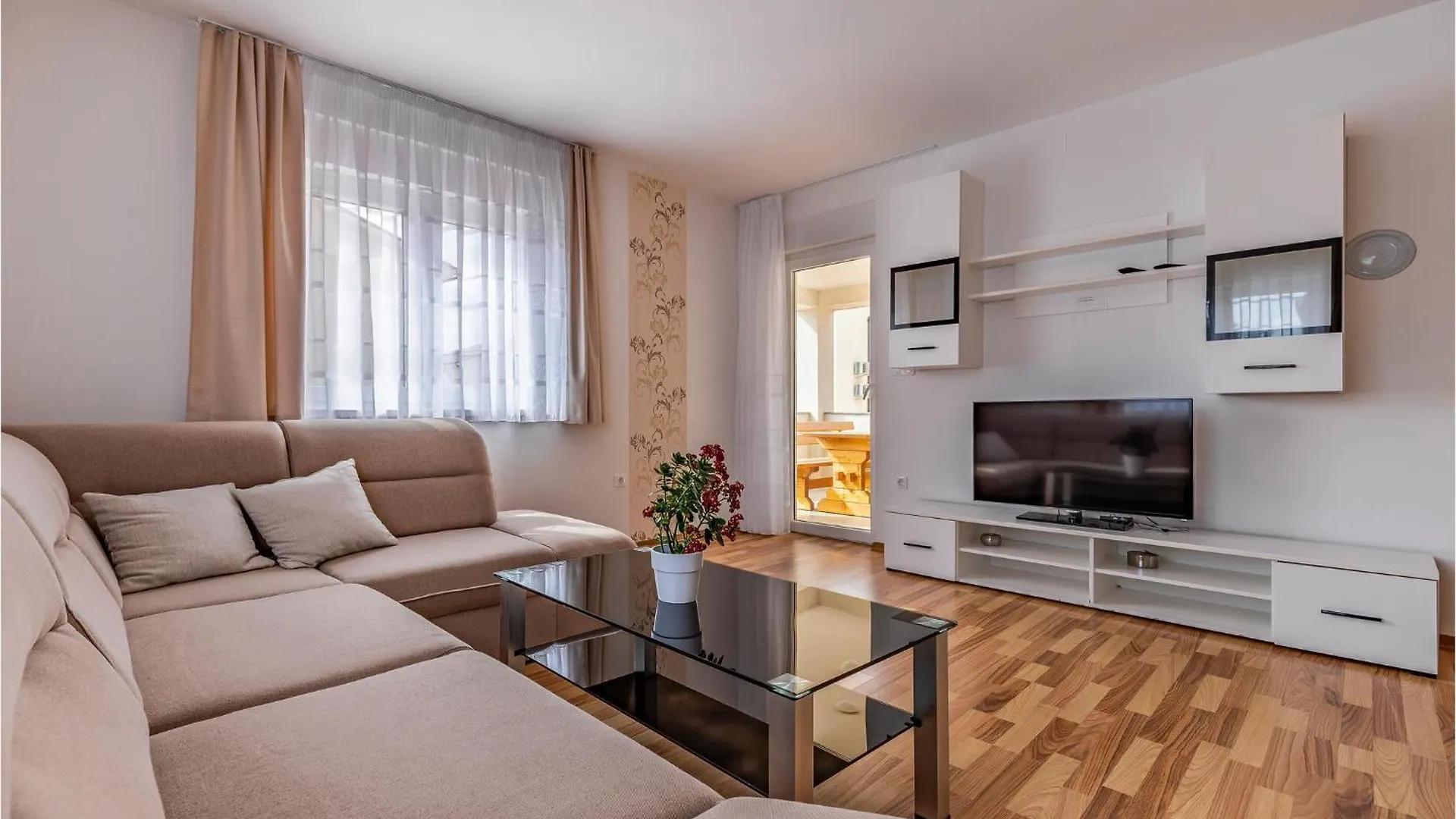 3 Bedroom Beautiful Apartment In Medulin
