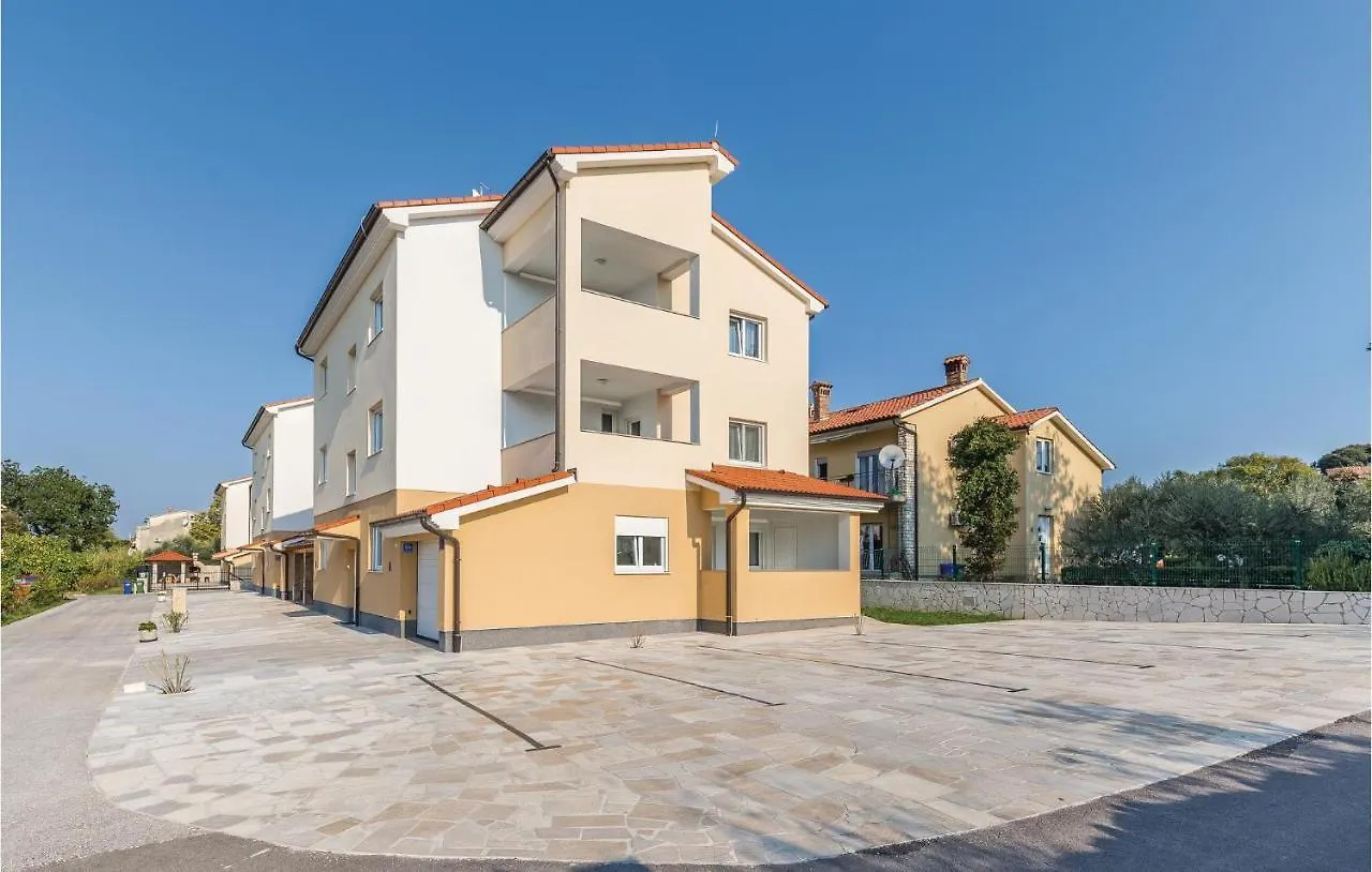 3 Bedroom Beautiful Apartment In Medulin