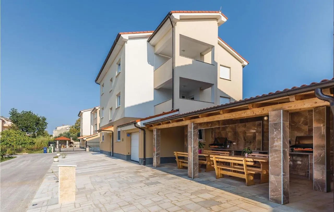3 Bedroom Beautiful Apartment In Medulin Croatia