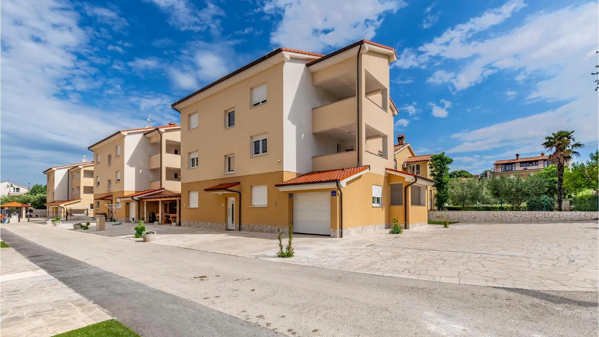 3 Bedroom Beautiful Apartment In Medulin